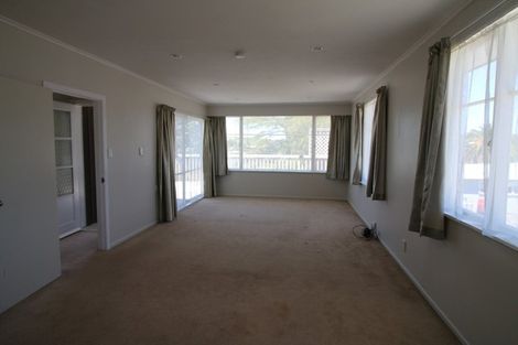 Photo of property in 20a Roberts Road, Te Atatu South, Auckland, 0610