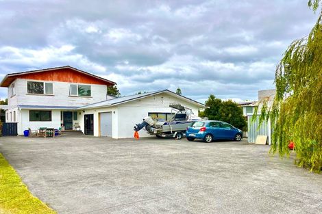 Photo of property in 473 Glenfield Road, Glenfield, Auckland, 0629