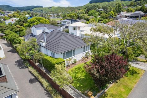 Photo of property in 3 Romney Square, Tawa, Wellington, 5028