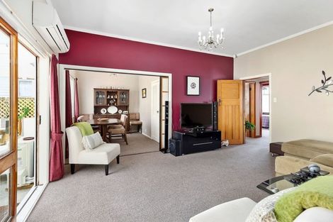 Photo of property in 61 Tauhinu Road, Miramar, Wellington, 6022