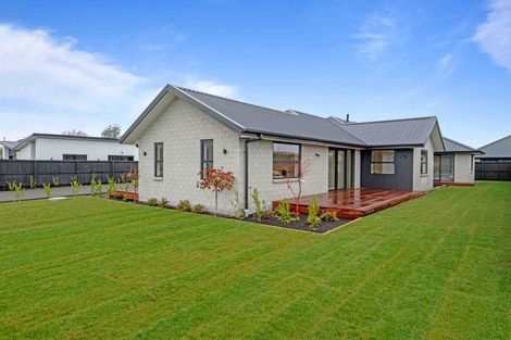 Photo of property in 5 Ferbane Way, Halswell, Christchurch, 8025