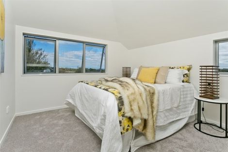 Photo of property in 356b East Coast Road, Sunnynook, Auckland, 0630