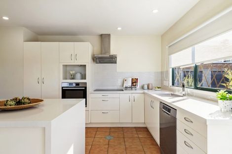 Photo of property in 2/60 Arran Road, Browns Bay, Auckland, 0630