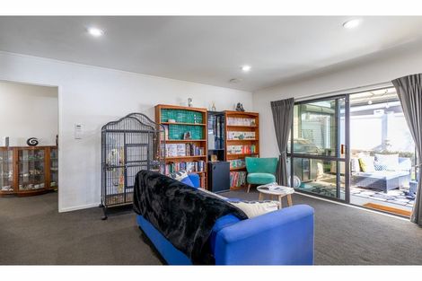 Photo of property in 48 Zefiro Drive, Massey, Auckland, 0614