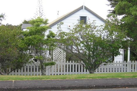 Photo of property in 6 Harrybrook Road, Green Bay, Auckland, 0604