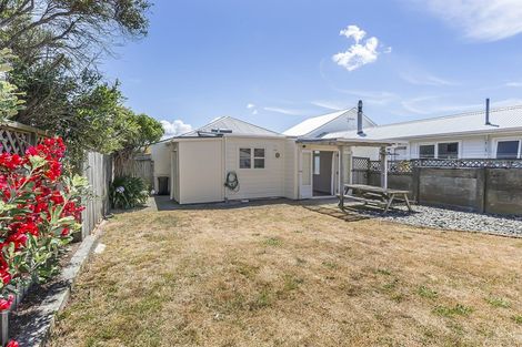 Photo of property in 137 Apu Crescent, Lyall Bay, Wellington, 6022