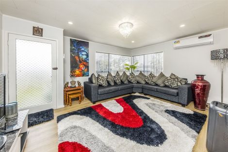 Photo of property in 8 Pesaro Place, Clover Park, Auckland, 2023