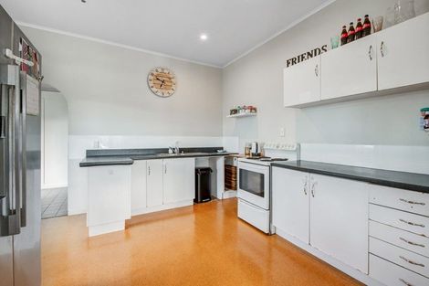 Photo of property in 51a Parakai Avenue, Parakai, 0830