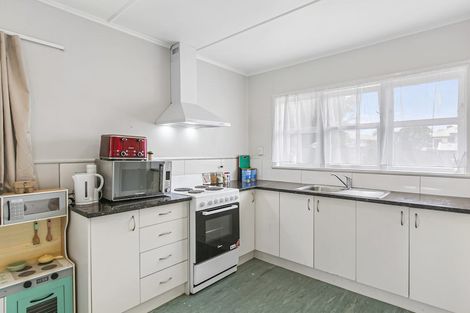 Photo of property in 64 Friedlanders Road, Manurewa, Auckland, 2102