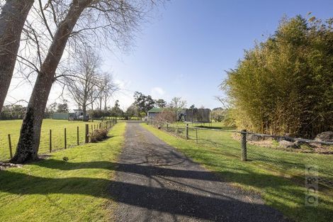 Photo of property in 271 Waitakere Road, Taupaki, Henderson, 0782
