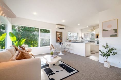 Photo of property in 2/5 Battle Place, Glenfield, Auckland, 0629