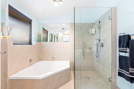 Photo of property in 84 Brick Bay Drive, Sandspit, Warkworth, 0982