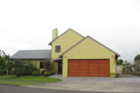 Photo of property in 15 Russell Drive, Oakura, 4314