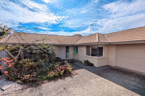 Photo of property in 32 Roy Maloney Drive, Henderson, Auckland, 0612