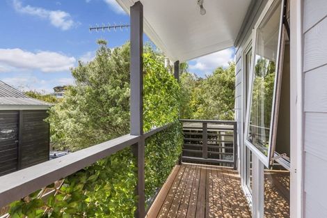 Photo of property in 2/39 Fairmount Road, Titirangi, Auckland, 0604
