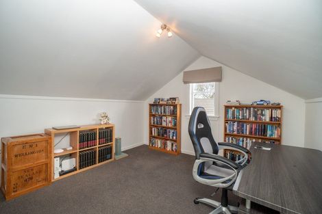 Photo of property in 12 Phoenix Avenue, Hokowhitu, Palmerston North, 4410