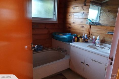 Photo of property in 1 Kent Crescent, Awapuni, Palmerston North, 4412