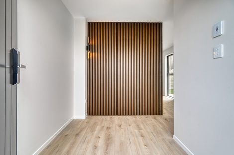 Photo of property in 61b Totaravale Drive, Totara Vale, Auckland, 0629