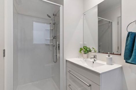 Photo of property in 16 Ted Gilberd Place, Newlands, Wellington, 6037