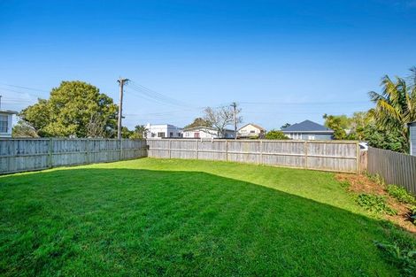 Photo of property in 51a Parakai Avenue, Parakai, 0830