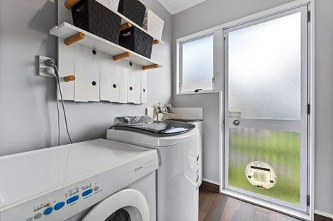 Photo of property in 2/20 Denver Avenue, Sunnyvale, Auckland, 0612