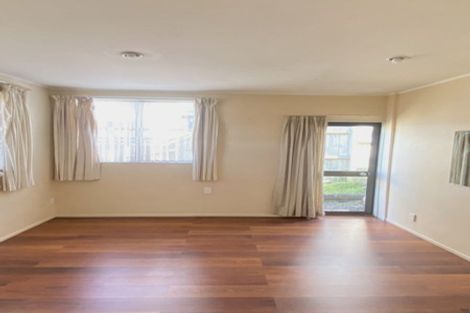 Photo of property in 689 Beach Road, Rothesay Bay, Auckland, 0630