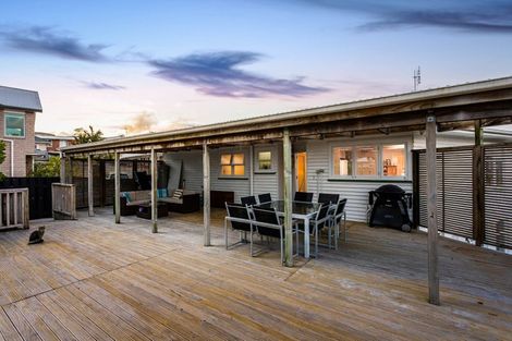 Photo of property in 15 Divich Avenue, Te Atatu South, Auckland, 0610