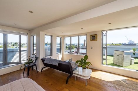 Photo of property in 33 Sale Street, Cockle Bay, Auckland, 2014