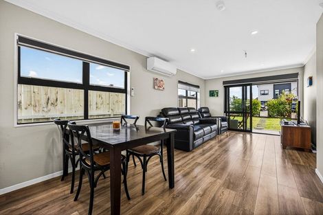 Photo of property in 2 Lumbarda Drive, Kumeu, 0810