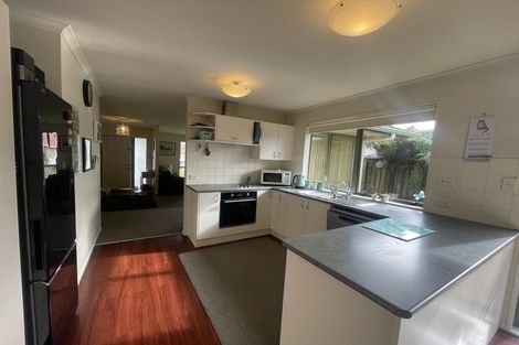 Photo of property in 10 Swanson Oaks, Swanson, Auckland, 0612