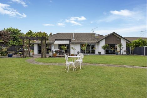 Photo of property in 19 Perotti Place, Conifer Grove, Takanini, 2112