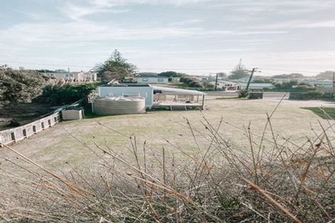 Photo of property in 82 Kahukura Avenue, Waitarere Beach, Levin, 5510