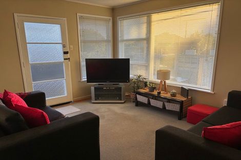 Photo of property in 1/80 Gloria Avenue, Te Atatu Peninsula, Auckland, 0610