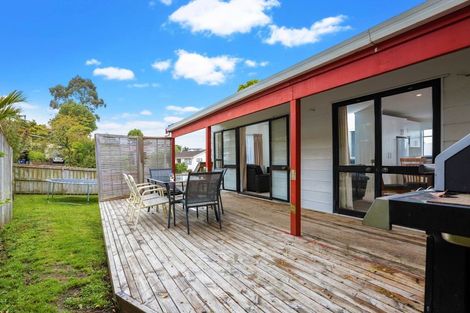 Photo of property in 6 Thalia Place, Totara Vale, Auckland, 0629