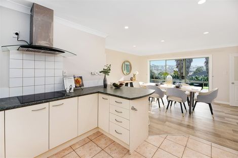 Photo of property in 6 Xena Way, Henderson, Auckland, 0612