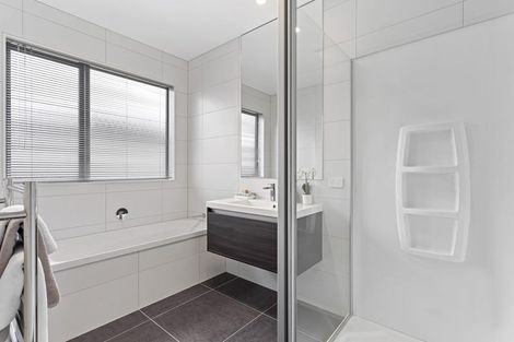 Photo of property in 124 Te Napi Drive, Takanini, Auckland, 2112