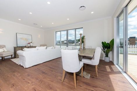 Photo of property in 1 Fred White Drive, Kumeu, 0810