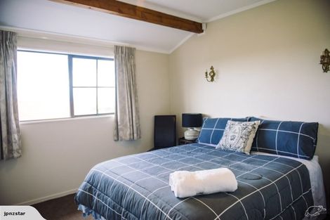 Photo of property in 2 Clearwater Cove, West Harbour, Auckland, 0618