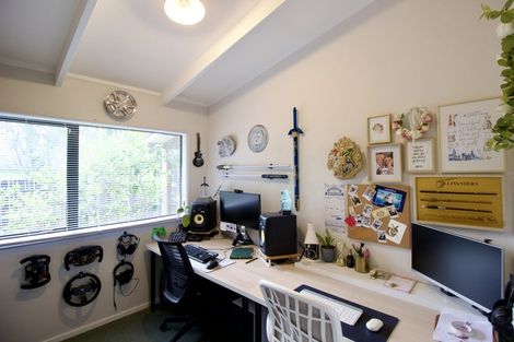 Photo of property in 36 Cockayne Crescent, Sunnynook, Auckland, 0620