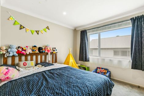 Photo of property in 10 Brindle Way, Newlands, Wellington, 6037