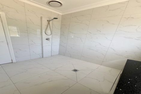 Photo of property in 18 Woodford Avenue, Henderson, Auckland, 0610