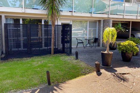 Photo of property in 7/77 Old Lake Road, Narrow Neck, Auckland, 0624