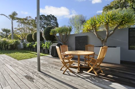 Photo of property in 32a Parr Terrace, Castor Bay, Auckland, 0620