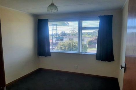 Photo of property in 105 Riversdale Drive, Merrilands, New Plymouth, 4312
