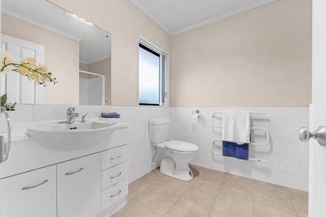 Photo of property in 8 Bokeen Lane, Flat Bush, Auckland, 2019