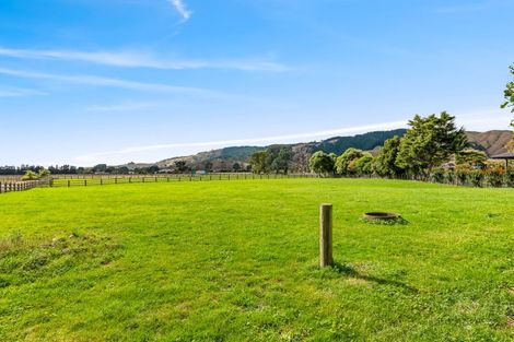 Photo of property in 435 Tararua Road, Levin, 5571