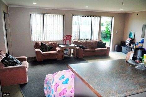 Photo of property in 33 Plumley Crescent, Mangere, Auckland, 2022