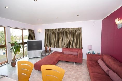 Photo of property in 65 Chelsea View Drive, Chatswood, Auckland, 0626