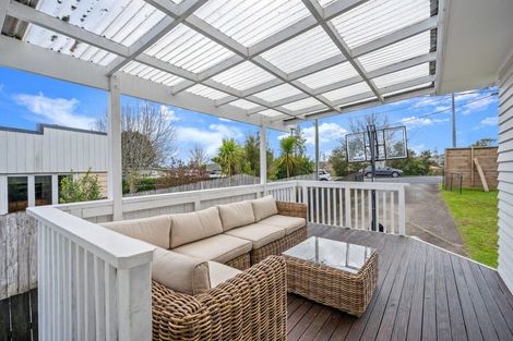 Photo of property in 53 Awaroa Road, Sunnyvale, Auckland, 0612