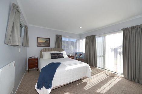 Photo of property in 6a Dules Walk, Taradale, Napier, 4112